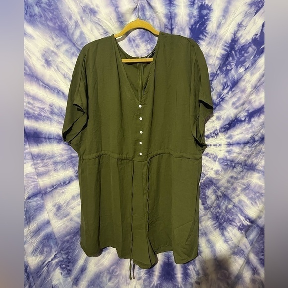 SHEIN Pants - Shein Curve Women's Green Shorts Jumpsuit Size 2XL